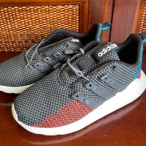 Adidas Questar Flow tennis shoes size 2 youth